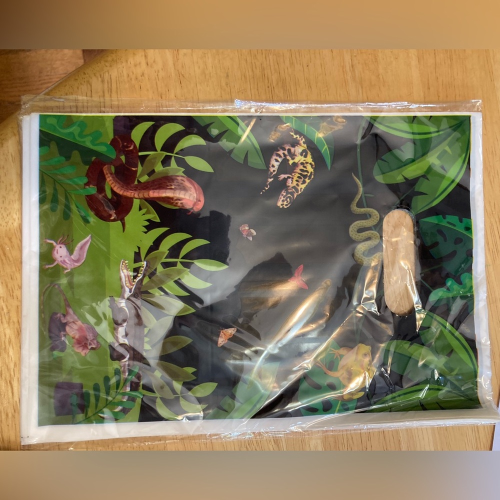 (24) reptile themed plastic gift Bags